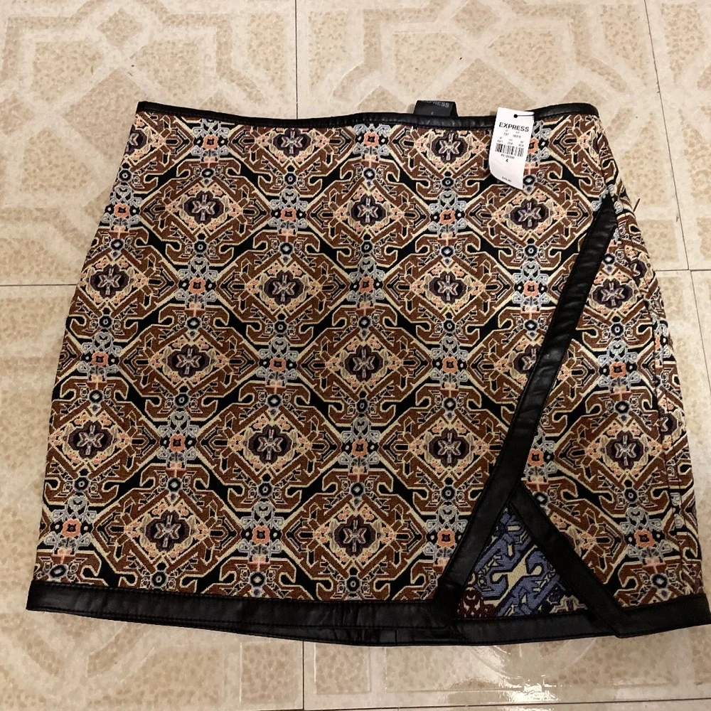 Express multi color mini skirt - Picture 1 of 2
